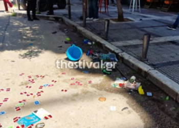 Θεσσαλονίκη: Άφησαν 5χρονο μόνο στο σπίτι και επί 1 ώρα πετούσε πράγματα από τον 6ο- Συνελήφθη η μητέρα