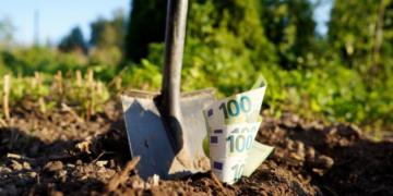 Θεσσαλονίκη: Στη φυλακή για απάτη ο 22χρονος που έπεισε ηλικιωμένη να ξεθάψει 100.000 ευρώ