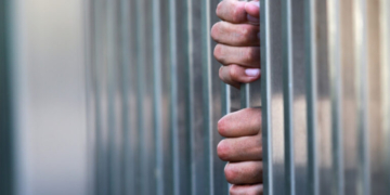 Θεσσαλονίκη: Σύλληψη αστυνομικού μετά από καταγγελία κρατούμενης για γενετήσιες πράξεις