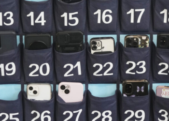 Τη δια νόμου απαγόρευση των smartphones στα σχολεία σχεδιάζει η βρετανική κυβέρνηση