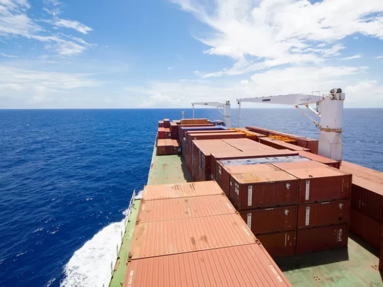 Το Ιράν απειλεί να αποκλείσει και την Ερυθρά Θάλασσα