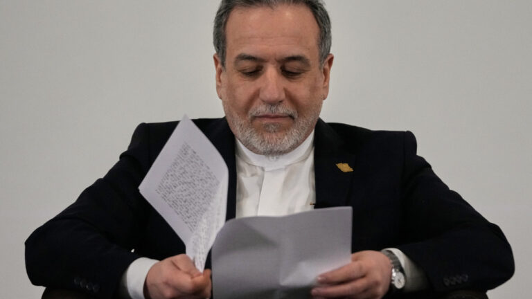 Το Ιράν αψηφά τον Τραμπ: «Αν οι ΗΠΑ πραγματοποιήσουν χερσαία επιχείρηση τους περιμένουμε»