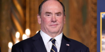 Το παρασκήνιο πίσω από την «παραίτηση» του υπουργού Πολεμικού Ναυτικού των ΗΠΑ