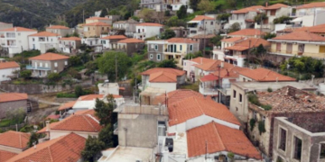 Το ζευγάρι με τα δύο μωρά που άφησε την Αθήνα και εγκαταστάθηκε σε χωριό της Εύβοιας