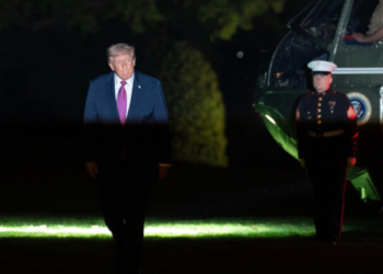 Τραμπ: Αυθόρμητες απειλές και αναρτήσεις για το Ιράν – Φώναζε επί ώρες για τους καταρριφθέντες πιλότους