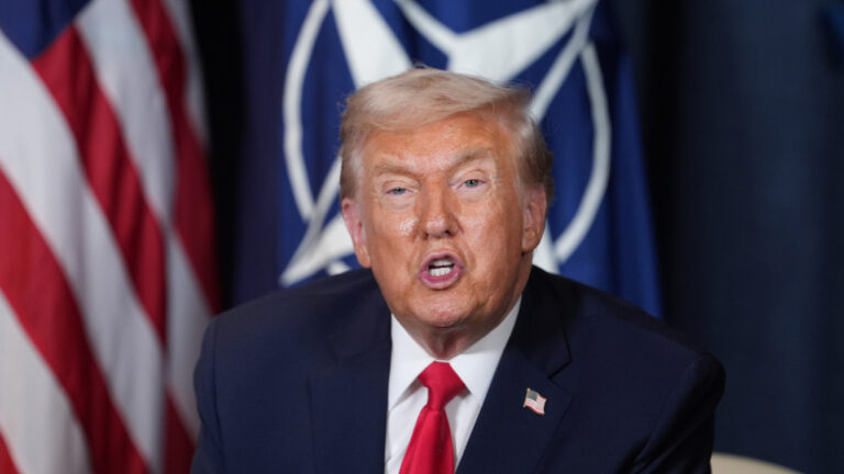 Τραμπ: Σκέφτομαι σοβαρά αποχώρηση από το ΝΑΤΟ - Eίναι «χάρτινη τίγρη», το ξέρει κι ο Πούτιν