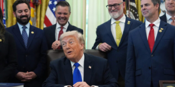 Τραμπ: Θα μας δώσουν την «πυρηνική σκόνη», ή θα την πάρουμε - Πιθανή απόσυρση Αμερικανών και από Ιταλία - Ισπανία