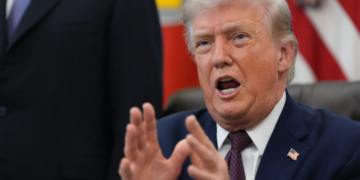 Τραμπ: Το Ιράν μας ενημέρωσε ότι βρίσκεται σε «κατάσταση κατάρρευσης» και θέλει να ανοίξουμε το Ορμούζ