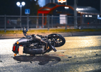 Τραγωδία στην Εύβοια: Νεκρός 17χρονος οδηγός μοτοσικλέτας που συγκρούστηκε με ασθενοφόρο