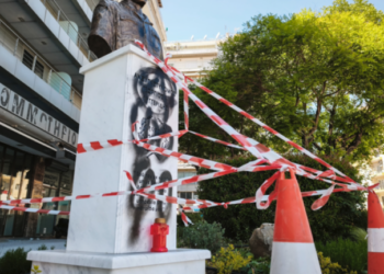 Βανδαλισμός προτομής Γιώργου Λυγγερίδη: «Αισθάνομαι ντροπή, όχι θυμό», λέει ο πατέρας του αδικοχαμένου αστυνομικού
