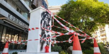 Βανδαλισμός προτομής Γιώργου Λυγγερίδη: «Αισθάνομαι ντροπή, όχι θυμό», λέει ο πατέρας του αδικοχαμένου αστυνομικού