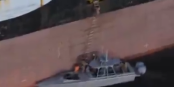 Βίντεο από την κατάληψη του «Epaminondas» από τις ιρανικές δυνάμεις