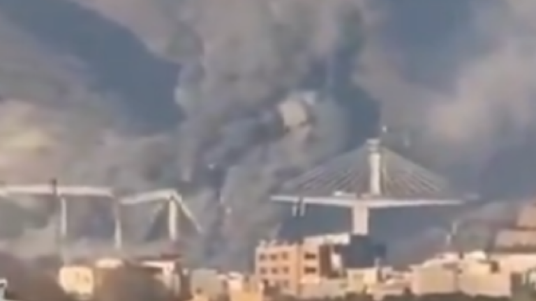 Βίντεο: Η στιγμή της επίθεσης στη μεγαλύτερη γέφυρα της Μέσης Ανατολής - Χτυπήθηκε και δεύτερη φορά