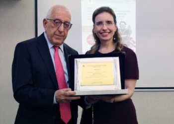 Βράβευση Νικήτα Κακλαμάνη από την Ιατρική Αθηνών