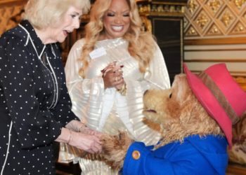 Βρετανία: Ο Αρκούδος Πάντινγκτον μεταξύ των προτάσεων για τα νέα σχέδια των χαρτονομισμάτων