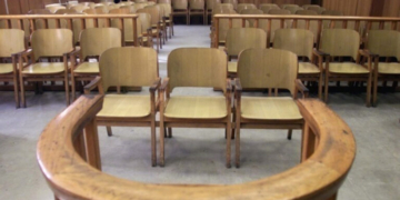 Υπόθεση Σήφη Βαλυράκη: 2 τραύματα θα ήταν θανατηφόρα ακόμη κι αν δεν έπεφτε στο νερό, λέει ο ιατροδικαστής