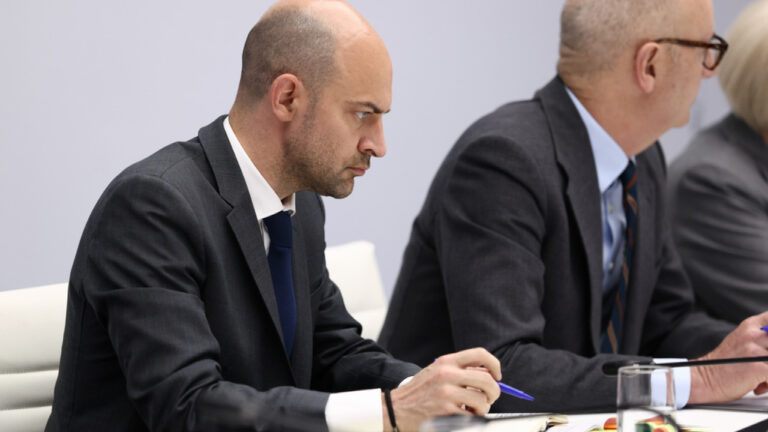 Ζαν-Νοέλ Μπαρό: «Ο Πούτιν χάνει τον Δούρειο Ίππο του στην Ευρωπαϊκή Ενωση με την ήττα του Ορμπαν»