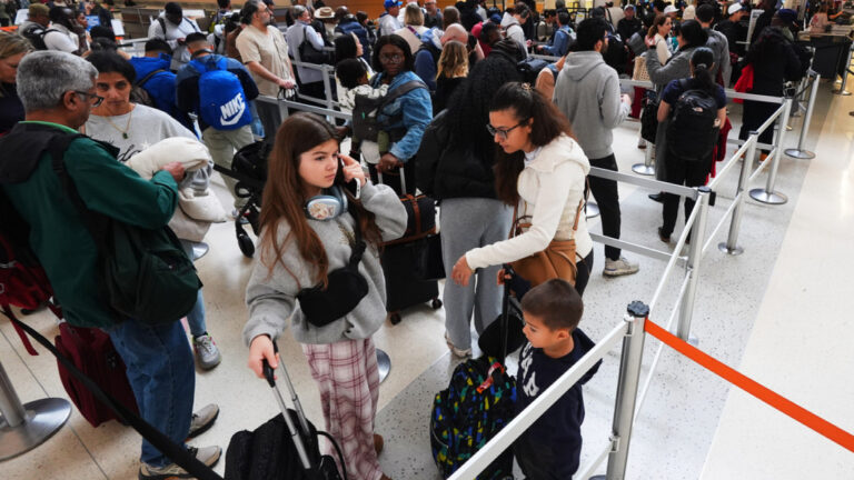 American Airlines: Εγκαινίασε απευθείας καλοκαιρινή σύνδεση μεταξύ Αθήνας και Ντάλας