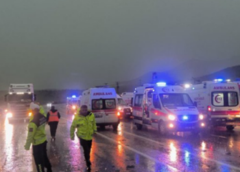 Ανατροπή λεωφορείου στην Τουρκία με 15 τραυματίες - Αναφορές και για νεκρούς