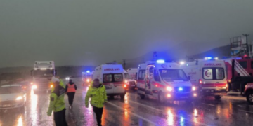 Ανατροπή λεωφορείου στην Τουρκία με 15 τραυματίες - Αναφορές και για νεκρούς