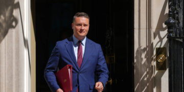 Ανοίγει ο χορός της διαδοχής στους Εργατικούς: Ο Στρίτινγκ αμφισβητεί ανοιχτά τον Στάρμερ - «θα είμαι υποψήφιος»