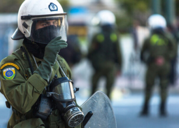 Αστυνομική επιχείρηση στον Ασπρόπυργο: Εννέα συλλήψεις και αποξηλώσεις καλωδίων για ρευματοκλοπές