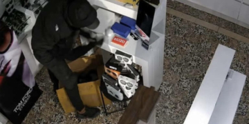 Χαλκιδική: Ληστές αφαίρεσαν εμπόρευμα αξίας 20.000 ευρώ από κατάστημα οπτικών (βίντεο)