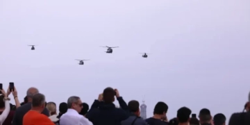 Εντυπωσιακό airshow στον Φλοίσβο για τα 95 χρόνια της Πολεμικής Αεροπορίας - Δείτε φωτογραφίες