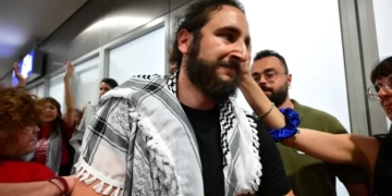 Επαναπατρίστηκαν οι Έλληνες ακτιβιστές του Στολίσκου για τη Γάζα - Δείτε βίντεο, φωτογραφίες