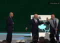 Επεισοδιακή στιγμή στο Συνέδριο της FIFA: Ο πρόεδρος της Παλαιστινιακής Ομοσπονδίας αρνήθηκε να φωτογραφηθεί με τον αντιπρόεδρο της Ισραηλινής - Δείτε βίντεο