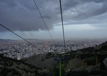 Φωτιά σε μονάδα παραγωγής κινητήρων πετρελαίου στο βορειοδυτικό Ιράν