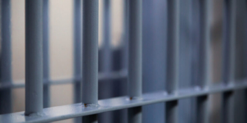 Φυλάκιση 16 μηνών με αναστολή στους γονείς των ανηλίκων που ζούσαν σε άθλιες συνθήκες στο Περιστέρι