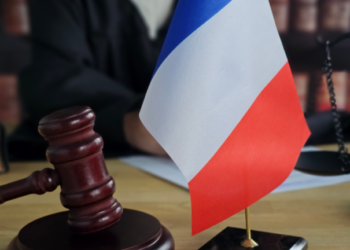 Γαλλία: Ενώπιον δικαστή η μητέρα που εγκατέλειψε τα παιδιά της σε δάσος στη Λισαβόνα