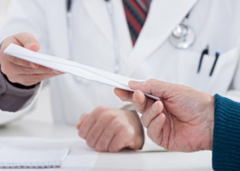 Γεωργιάδης: Απομακρύνεται από το ΕΣΥ αναισθησιολόγος που ζήτησε φακελάκι - Δείτε βίντεο