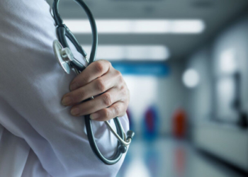 Γερμανία: Παιδίατρος κατηγορείται για 130 περιπτώσεις βιασμών και σεξουαλικής κακοποίησης παιδιών