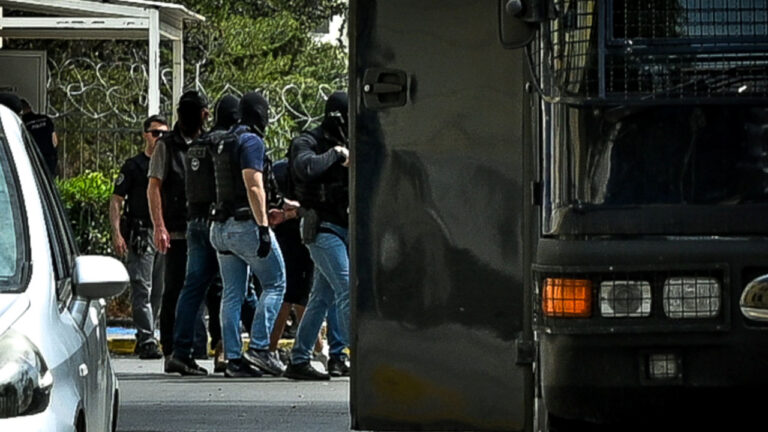 Η δικογραφία Καραϊβάζ στο αυτοκίνητο του Μοσχούρη