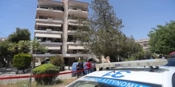 Ηλιούπολη: Δύο 17χρονες έπεσαν από ταράτσα πολυκατοικίας - Μία σε κρίσιμη κατάσταση, μία χωρίς τις αισθήσεις της