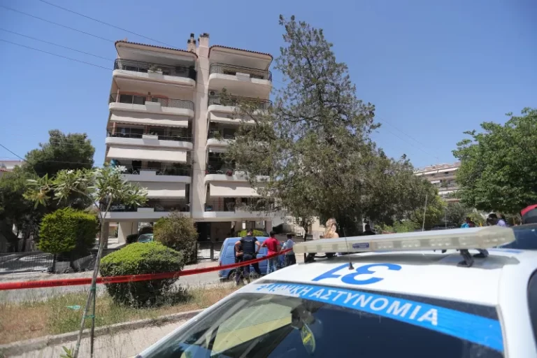 Ηλιούπολη: Δύο 17χρονες έπεσαν από ταράτσα πολυκατοικίας - Μία σε κρίσιμη κατάσταση, μία χωρίς τις αισθήσεις της