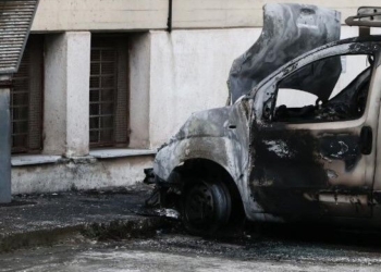 Ηράκλειο: Κλούβα «έπιασε» φωτιά εν κινήσει