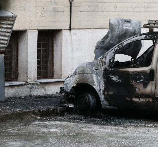 Ηράκλειο: Κλούβα «έπιασε» φωτιά εν κινήσει