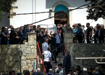 Ηράκλειο: Σε κλίμα οδύνης το τελευταίο «αντίο» στον 21χρονο που δολοφονήθηκε