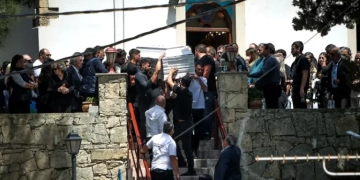 Ηράκλειο: Σε κλίμα οδύνης το τελευταίο «αντίο» στον 21χρονο που δολοφονήθηκε