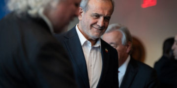 Ιράν: Ο πρόεδρος Πεζεσκιάν λέει πως η χώρα του δεν επιδιώκει πυρηνικά όπλα