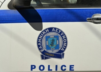 Κακοποίηση 3χρονης: Συνελήφθησαν για απόπειρα ανθρωποκτονίας οι γονείς – Έρευνες τον θάνατο δύο παιδιών της οικογένειας