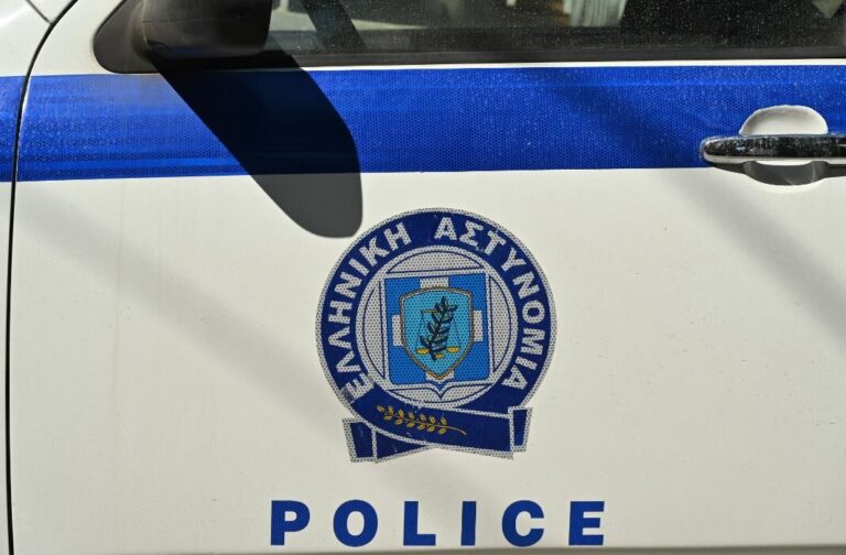Κακοποίηση 3χρονης: Συνελήφθησαν για απόπειρα ανθρωποκτονίας οι γονείς – Έρευνες τον θάνατο δύο παιδιών της οικογένειας