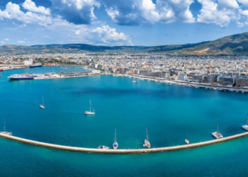 Καταγγελία στον ΣΚΑΪ: 35 μαθητές Δημοτικού της Σκιάθου έχουν εγκλωβιστεί στο λιμάνι του Βόλου