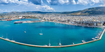 Καταγγελία στον ΣΚΑΪ: 35 μαθητές Δημοτικού της Σκιάθου έχουν εγκλωβιστεί στο λιμάνι του Βόλου