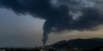 Καταρρέει η εκεχειρία: Πυραυλική ιρανική επίθεση στα ΗΑΕ - Φλέγεται πετρελαϊκή εγκατάσταση στη Φουτζάιρα