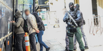 Ληστεία στην Κάτω Τιθορέα: Ποινική δίωξη για πέντε κακουργήματα στους οκτώ συλληφθέντες