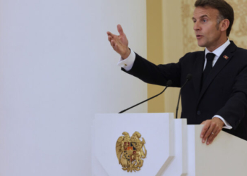 Μακρόν: Όλες οι επιλογές στο τραπέζι για τους αμερικανικούς δασμούς στα αυτοκίνητα